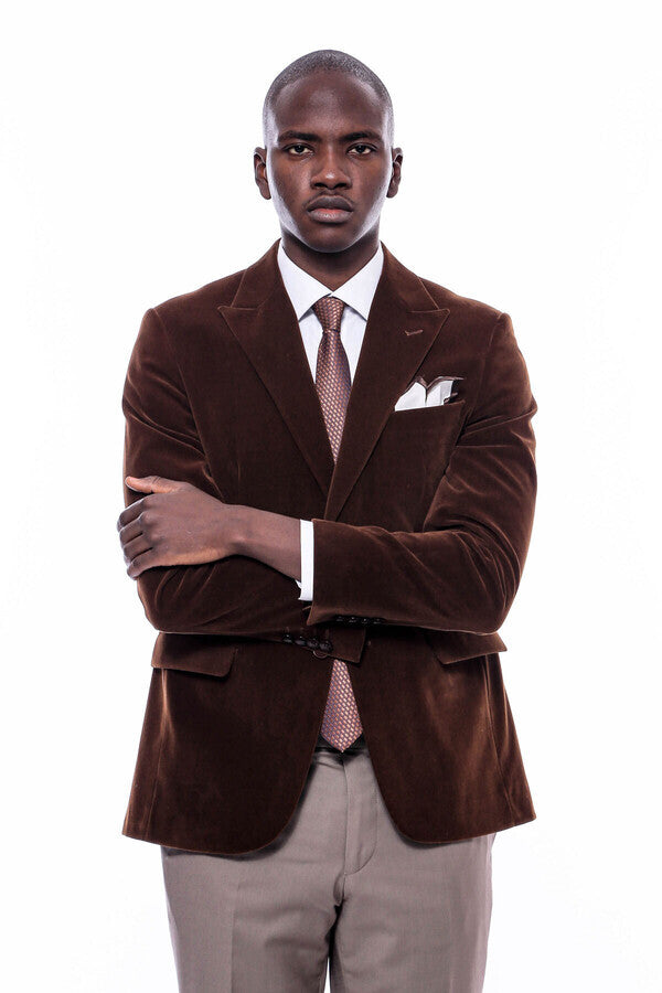 Wide Peak Lapel Velvet Brown Men Blazer - Wessi